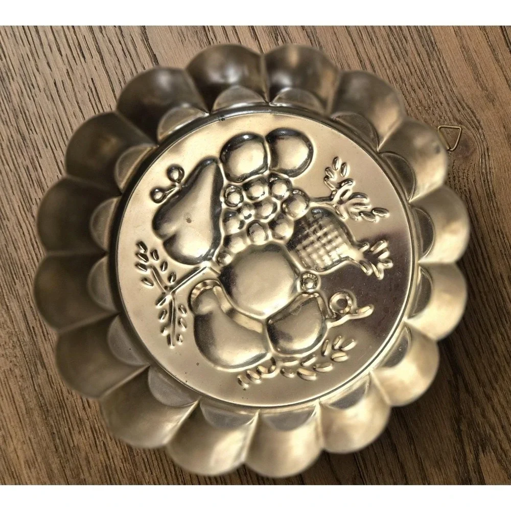 Vintage 8.5in Copper Fruit Embossed Scalloped Jello Mold Farmhouse